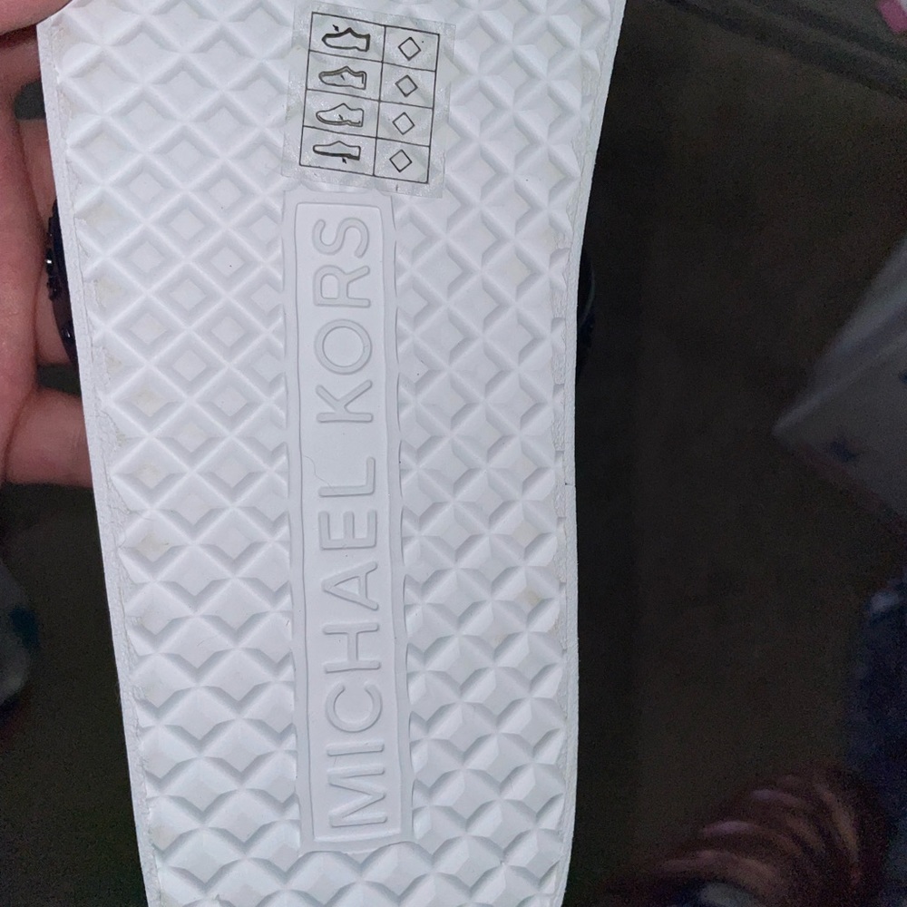 Brand new Michael Kors platform thong sandals - Picture 6 of 9